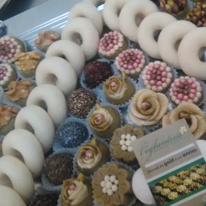 vente et export de la pâtisserie tunisienne - patisserie un laboratoire de pâtisserie à tunis à la recherche de partenaires pour l'exportation de nos rproduits en pâtisseries tunisiennes fines spécialité kaak warka à la fleur d'églantine, des boules d'amandes et de pistache variées samsa,  ghraiba