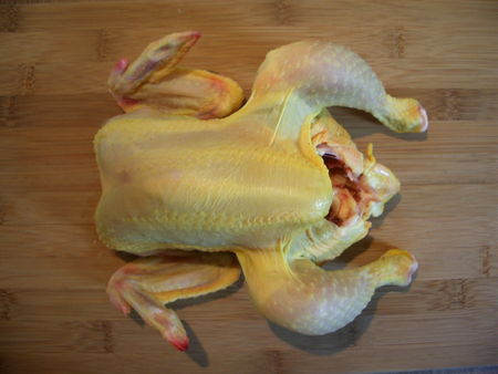 poulet congele - viandes et oeufs nous offrons a partir de nos abattoirs des poulets chair et ponte de taille variante congeles.issus des souches cobb500 et isa.possibilite de fournir selon specifications du client.