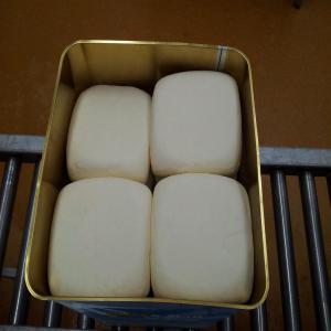 Fromage Akawi-  type Feta - lait et produits laitiers nous produisons le fromage akawi (fromage blanc frais type feta,  lait de vache), d´excellente qualité ( + de 50 ans de savoir faire). fromage qui se marie parfaitement avec les fruits ou en salade. sert également d´ingrédient a de délicieux desserts (comme le kunafah). min