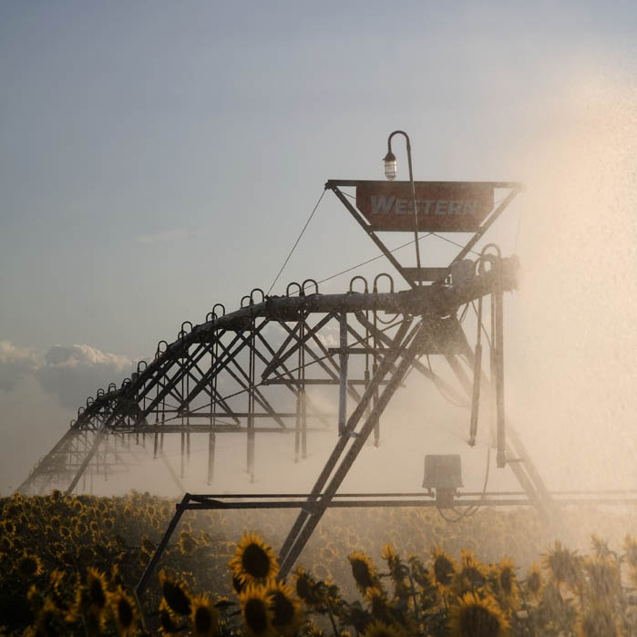 IRRIGATION PAR PIVOT - matériels machines grande fabricant des systems d´irrigation mecanisee par centre pivot cherche des distributeurs pour developer projets agricoles a l´afrique