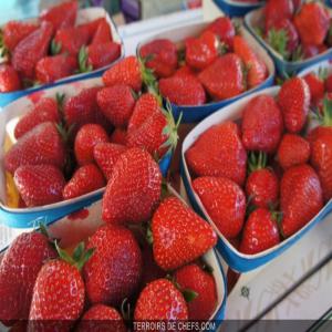 Fraises Du Maroc . Moroccan Strawsberry  - fruits et légumes vente des fraises fraiches du maroc --nous mettons en vente directe à partir de l’usine ou du port tanger-med --des  fraises fraiches et nous cherchons des clients solvables--prix fob - 2200 euro/tonne----variétés - cimarosa et autres --catégorie - divers--emballage et co