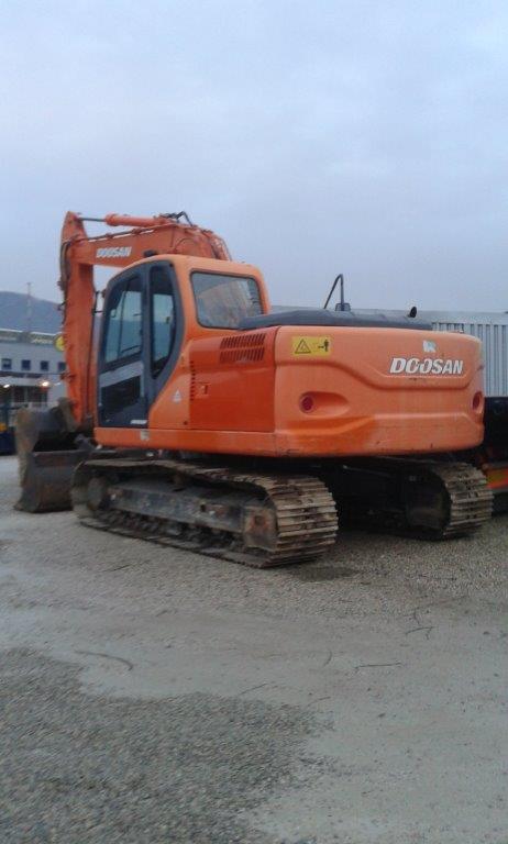 PELLE SUR CHENILLE  DOOSAN DX 140 LC - matériels machines pelle doosan sur chenilles----type dx 140 lc----année 2008----heures 2200--3 godets --attache rapide