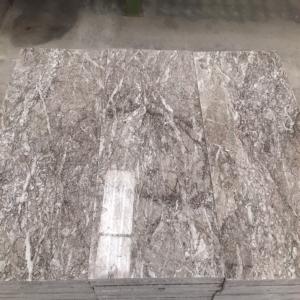 blocs de marbre gris veiné en blanc pour carreaux - pierre roche nous avons un stock de blocs de marbre gris veiné en blanc (grey lido ou spider grey) pour carreaux 30*60,  30*30,  40*40 ... ce materiel est utilisé aussi pour l'éclaté en facade de villas,  immeubles,  ainsi que les salles de bains,  cuisines,  marches,  contres marches et pli