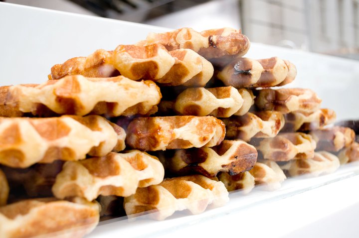 Gaufres de Liège recette originale  - produits sucrés la véritable gaufre de liège sans contrainte de fabrication à déguster froide ou prete à réchauffer.--les gaufres sont cuites et emballées par 6,  sans conservateur. conservation 3 semaines.--avantage,  vous ne devez pas posséder d'appareil de cu