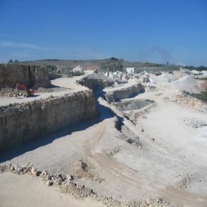 Carriere a vendre  - Industrie exploitation nous vendons une carriere licencié bien située dans le centre du portugal.--société dans le secteur du carbonate de calcium.