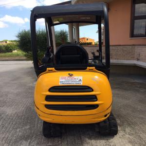 STOCK BÂTIMENT - matériels machines matériaux usagés- 15 pièces---+ mini pelle jcb--+ mini chargeur cat--+ pelle hiunday--+ télescopique manitou--+ compresseur--+ 2 grues pour etre montés sur des camions--+ 5 seaux--+ marteau de démolition pour hiunday--+ sweeper pour cat bob--+ forks pour bob