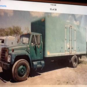 Camion Internationale 1987 modele SS Diesel - matériels machines camion internationale 1987. tres bon etat de marche. inspecter a montreal canada. masse nette 8620 k 7.6 l diesel. mechanical tail lift on back -platforme mechanic deriere.transmision manuel