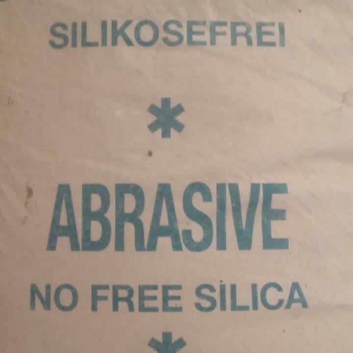 abrasive grain - métaux a vendre des sac d` abrasive grain de sablage  de 25 kg la préparation est effectuée selon des critères stricts de production et des contrôles sur la base des exigences nationales applicables et les exigences de l'ue et--base--din en iso 11126-3--désignation standar