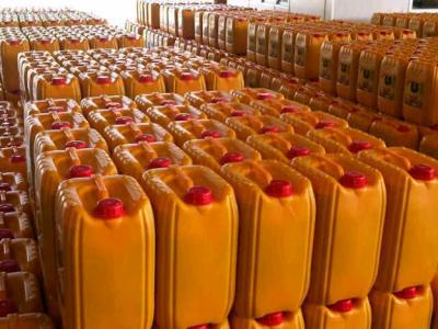 25 L Gallon Edible Oil - olis  	----100% sunflower oil,  refined,  deodorized and winterized,  manufactured in south africa. it is available in 1,  3 & 5l pet bottles. it is product of premium quality,  manufactured at iso & haccp certified factory.----------refined sunflower oil is avialble both bulk and bottled. ----shelf life is 1