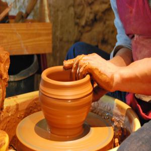 poterie naturelle  - matiere vegetale notre sté fabrique le poterie naturel on a presque 104 article artificiel ausii on a la barbakiou et kolla jarre.si vous vouller envoyer le message pour que on repondre par le catalogue .