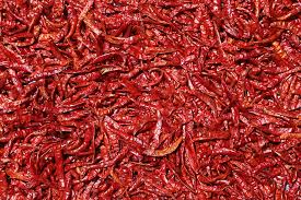 PIMENT LONG ROUGE SEC - épices aromates nous avons dans nos entrepôts des tonnages importants de piments rouges longs et bien secs conditionnés dans des sacs de 50kg et 100kg  que nous voulons livrer un peu partout dans le monde.--pour toutes vos commandes, n'hésitez pas à nous contacter.