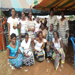 ASSOCIATION ET ONG VEND MANIOC - féculents  nous commercialisons le manioc du fond ouest de la cote d'ivoire. chez nous c'est le manioc . en patte