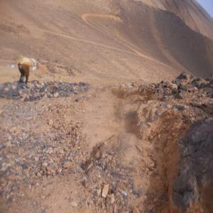 Vente de produit miniere et de minne entiere - métaux en met en vent minerai de manganaise fournis au port ou bien la mine entiere pour celuis qui ofre un prix raisonable . la mine s'etent sur 4 km2 avec quelque gisement de cuivre rdv sur delkamo deux mille aroba g mail ,  le manganaise contien 0.54 % d'argent .