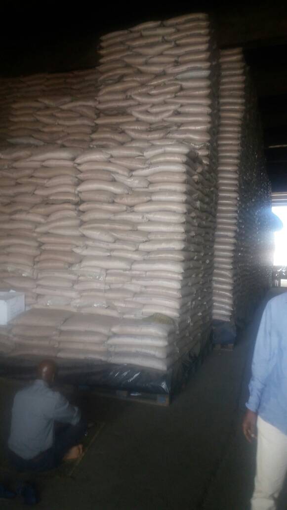 CHERCHER ACHETEUR SUCRE IMPORTE - produits sucrés nous disposons d'un stock de sucre importé du brésil d'une valeur de 5000 tonnes que nous vendons en sous douane .le stock est actuellement sur dakar au port autonome de dakar du senegal.