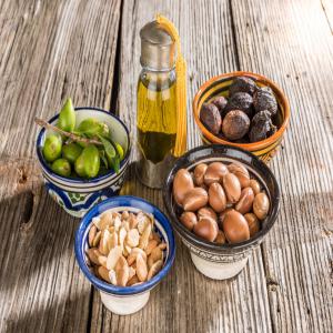 Huile d'Argan certifiée Ecocert et USDA - huiles nous sommes une entreprise marocaine basée à agadir au cœur de la vallée d'arganier. nous sommes spécialistes de la production et l'export de l'huile d'argan. --notre huile d'argan est 100 % biologique et pure. notre huile d'argan dispose de tous les documents n&eac