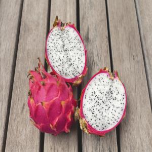 Pitaya (fruit du dragon) à la vente départ Maroc - fruits et légumes bonjour, --nous sommes une société spécialisée dans la production et la commercialisation du pitaya appelé aussi fruit du dragon--nous disposons des variétés à chair blanche et rouge.--produits de très bonne qualité --pour de plus 