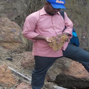 Bauxite, fer et autres minerais - mine terrain concession minerais... bauxite,  fer,  et autres a exploite je cherche de personnes ou société pouvant nous acheter nos produits en grande quantité car nous avons de gisement  nos encore exploité. 