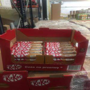  Chocolat KITKAT - produits sucrés bonjour nous avons une bonne quantité de barres de chocolats kit kat au prix de 0.227 €. --nous pouvons livrer par camions dans toute l'europe. ----