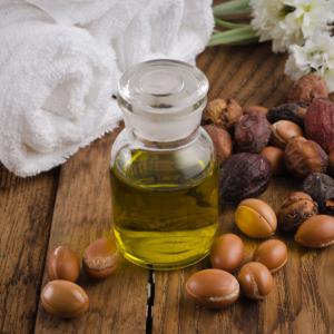 Les huiles d'argan + miel + amlou 100 % naturel - huiles je vends l'huiles d'argan  miel + amlou  100 % naturel avec du miel et amlou à base --d'amande avec des prix raisonnable .pour toutes autres informations merci de me contacter 