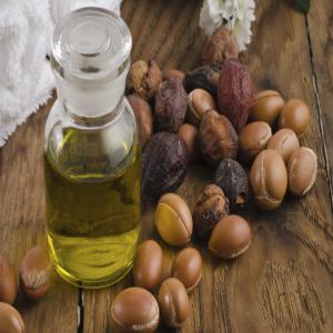 Huile d'ARGAN Bio 100% Naturelle et Equitable - huiles 	les bienfaits de l'huile d'argan pour la peau et les cheveux----en quelques années,  l'huile d'argan est devenue un allié précieux pour la beauté de la peau et celle des cheveux. focus sur un ingrédient aux multiples vertus.----cette huile nous est devenue famili&e