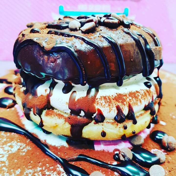 Cupcakes donuts et macarons  - patisserie je suis grossiste des cupcakes macarons et donuts.--je vends aux prix tres interessante .--sur mona facebook et instagram vous pouvez retrouver des photos