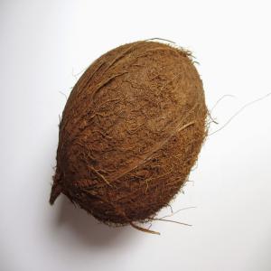 Noix de coco / Coconut  - fruits et légumes     noix coco de différente grade allant a 700gr/noix de côte d'ivoire reconnue pour son goût supérieur. ----    nous vous offrons une qualité et un prix étudier,  pour plus d'information n'hésitez pas a nous contacté