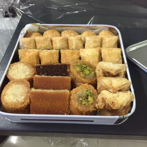 Balawa libanaises baklava  - patisserie je vend les baklawas libanaises authentique avec 10% de sucre et à la base de noix de cajou et pignon de pin  ou pistaches --nos produits provenance du liban --minimum 10kg 