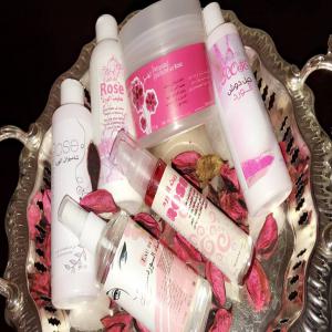 Produits à base de ROSE - huiles nous sommes producteur des produits à base de rose- eau de rose,  gel douche de rose,  huile de rose,  lait de rose,  rhassoul de rose,  shampoing de rose.--les produits sont aussi disponible en vrac.--à votre disposition pour plus d'information 