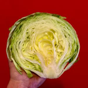 Salade ICEBERG - fruits et légumes société - le producteur de salade vous propose la meilleure salade iceberg de la 1 ère gamme,  qui est plantée dans une zone écologique au nord de tunisie riche en minérales. 