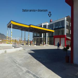 STATION SERVICE A LOUER - Industrie exploitation annaba- à louer station service carburant + differents shops + showroom entièrement en verre et chrome.  première station en allant de berrahal vers annaba;--le showroom dispose d'un monte charge pour voitures 