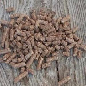 Pellets de classe A1 et A2 - bois charbon fibre pellets a1 couleur- blanc ,  marron teneur en cendre- 0.4% moisture- 6.86 net cv- 4333 kcal/kg emaballage- big bags 1000 kg/ petits sacs de 15 kg/ vrac pallet = 70 petits sacs de 15 kg = 1005 kg nos pellets sont d'excellentes qualités et respectent les normes europeénnes (...) ...