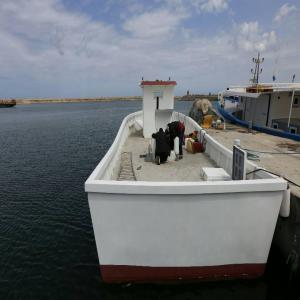 vends des actions pour bateaux de pêche  - equipement maritime bonjour , je suis à la recherche de partenaires de préférence dans la zone sénégal et mauritanie,  évoluant dans le secteur de la peche ou investisseurs , pour le cession des 50% d'actions restantes sur une exploitation de bateau de peche de type abc fishing 39