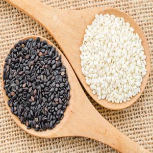 Sesame Blanc , Sesame noire , - épices aromates sesame blanc/noir/ en tonnes ,  nettoyé et pret à emballer dans les sacs de jutes.----notre sesame est d’origine d’afrique de l’ouest et nous avons une qualité exceptionnelle . nous-memes sommes responsable pour la sélection et la mise en sacs avant toute expédition