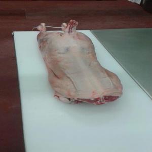 AGNEAU.-  JAMBE  D'AGNEAU, entier avec os.  - viandes et oeufs vente directe de l'abattoir d'aigneau,  brocker en spain,  avec certification halal,  pour toutr l'europe certificatifc.--direct sale of the lamb slautherhouse spain brocker,  whith halal certification,  for all of europe ifc certificate.