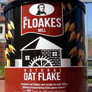 Oat flakes - lait et produits laitiers nous avons le plaisir de pouvoir proposer flocons d'avoine quakers et notre produit polonais(mr floakes)--flocons d'avoine naturelle de grande marque connue mondialement et avec prix compétitifs.--1 carton 24 boîtes×500 gram=12 kg--textes en français arabe englais espagnol.--pour