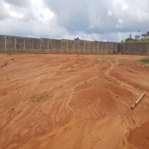 Bonoua, 8018 m2 très bien situé  - mine terrain concession un terrain de 8018 m2,  clôturé et nivelé en pleine ville au bord de la grande voie abidjan-ghana. zone viabilisée,  documents titre foncier,  acd très bientôt disponible. l'espace est propice à la construction d'un hôtel ou une petite promotion immo