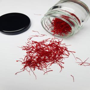 Saffron / Safran - aromatic spices on est producteurs du safran européen. notre safran a un goût,  un aromat et une couleur qui sont extraordinaires. il est certifié ''première qualité'' par des laboratoires spécialisées en angleterre et en france.-- --we are a producer of european saffr