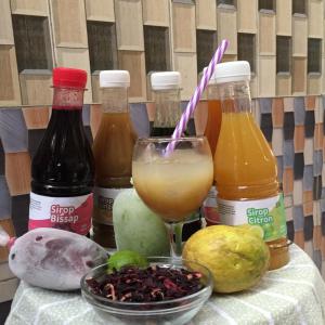 Production de sirop naturel en Côte d'Ivoire - jus concentré sirop bonjour,  je suis à la recherche de partenaires pour la distribution de mes sirops que je produis avec des produits locaux.--il s'agit de sirops de---- menthe---citron--- gingembre---bissap---passion.--ce sont des produits 100% naturels.