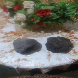 Roches meteorites - pierre roche je met en ventes deux roches meterites (pierres de naizek inconues) en bon etat avec prix ngocialble.