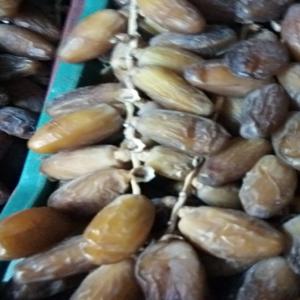 Vente Deglet Nour Tunisienne Super - fruits et légumes vente en gros d'une quantité de datte tunisienne  deglet nour  premier choix d'environs 12 tonnes,  existant dans chambre réfrigérateur. 