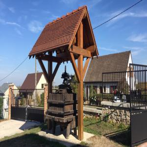 Maison de Champagne à la recherche de partenaires - vins maison de champagne en 1er cru,  certifiée haute valeur environnementale et viticulture durable en champagne,  produisant des champagnes de qualité sans bisulfite ajouté,  recherche partenaires pour continuer son développement à l'international. 