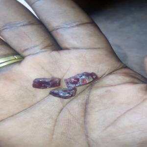 Tourmaline rubellite - pierre roche je met en vente des tourmaline rubellite(rouge) du nigeria sans problème et la sécurité est garantie, si vous etes vraiment intéressé veuillez me contacter par téléphone ou par mail et vous serez pas déçu