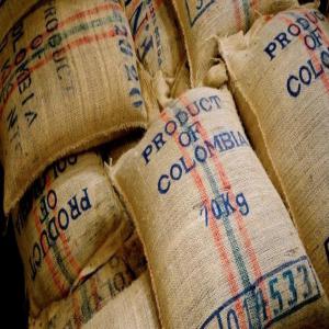 Cafe 100% Arabica Premium  - café cacao thé nous sommes spécialisée dans les graines de café vert colombienne,  consumo,  excelso,  exotiques et organique (bio). nous garantissons le meilleur rapport qualité prix. respect de l'environnement et des producteurs. cafe- caturra,  castillo,  colombia,  tipica,  gheisha,  whush-