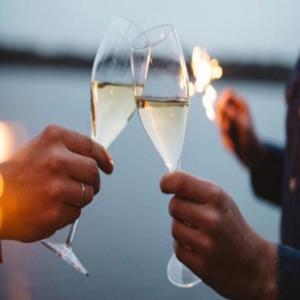 Maison de Champagne familiale en développement - vins maison de champagne familiale basée dans la montagne de reims dans un village classé en 1er cru,  exploitant des vignes uniquement dans ce meme village,  travaille dans le respect de l'environnement. nous poursuivons notre développement aussi bien auprès des particuliers qu