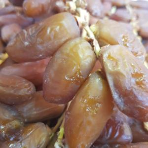 Algerian dattes, onion and potatos  - fruits and vegetables we are exporting company from algeria,   we offer a good quality of dates ,  potatos and onion,   we have very competitif prices,  hight quality and good shipping services,   please contact us for more informations via our email and whatsup number.  