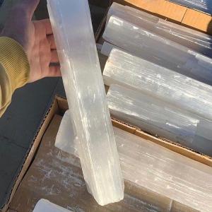 stock de selenite rough  - autres le stock se trouve dans les régions de midelt d'une capacité de 300t/mois de selenite rouge et blanche aussi on peux produise autre types de selenite ( candels ,  bowls,  towers et les lampes ....) si vous etes intéresses veuillez me contacter