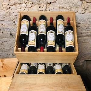 Mise en vente de plusieurs types de vins et de gr - vins bonjour je mets en vente plusieurs types de vins ,  rouge,  blanc et des grands crus et millésimés. merci de me contacter pour vos besoins en vins. je suis à votre disposition. 