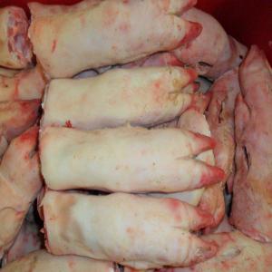 Polish frozen pork feet 10kg - viandes et oeufs bonjour,  on peut charger de pologne des pieds de porc surgelés en carton de 10kg pour les pays d'afrique.--hello,  we can offer from poland frozen pork hind feet short cut (about 18cm) in cartons of 10kg to african countries. 