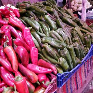 deux type de piment et poivron Algerie - fruits et légumes bonjour--si vous etes intéressé on peut vous ofrire de piment et poivron de très bonne qualité frais la récolte du jours avec un conditionnement très propre et un prix raisonnable et soyez sûre que la qualité est garantie--de sud de l'algé