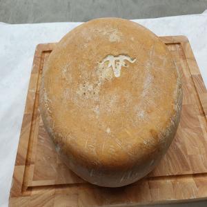 Fromages fermiers de brebis Ossau Iraty à vendre.